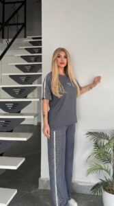 طقم رياضي أناقة مريحة بإطلالة عصرية جاهزة