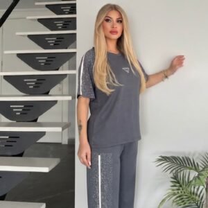 طقم رياضي أناقة مريحة بإطلالة عصرية جاهزة