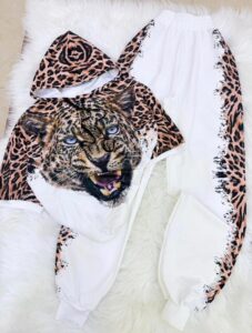 بيجاما بستايل شتوي مميز بطباعة لافتة