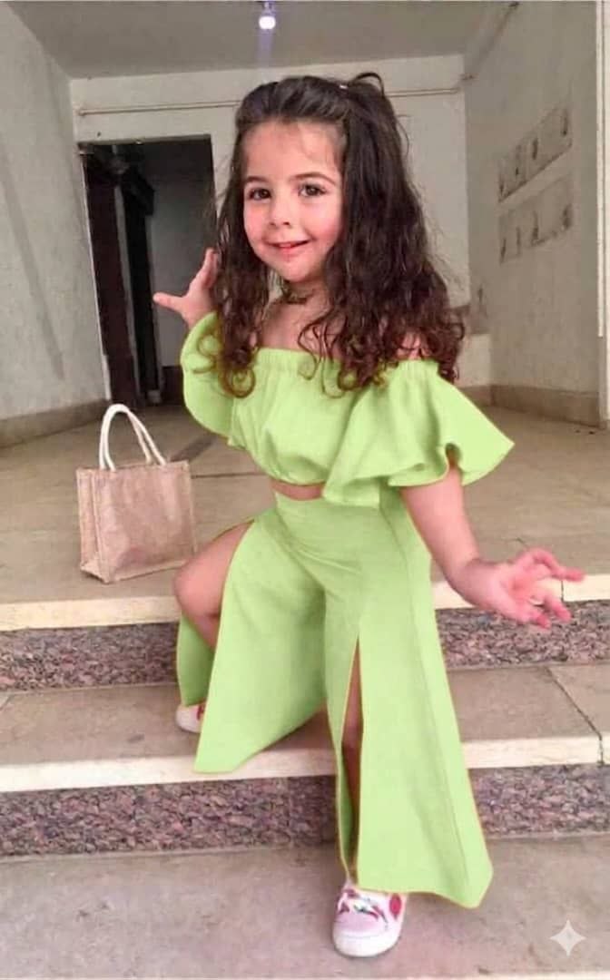 طقم بلوزة وبنطال القماش سوبر باربي - الصورة 4