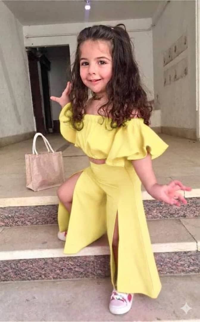 طقم بلوزة وبنطال القماش سوبر باربي - الصورة 3