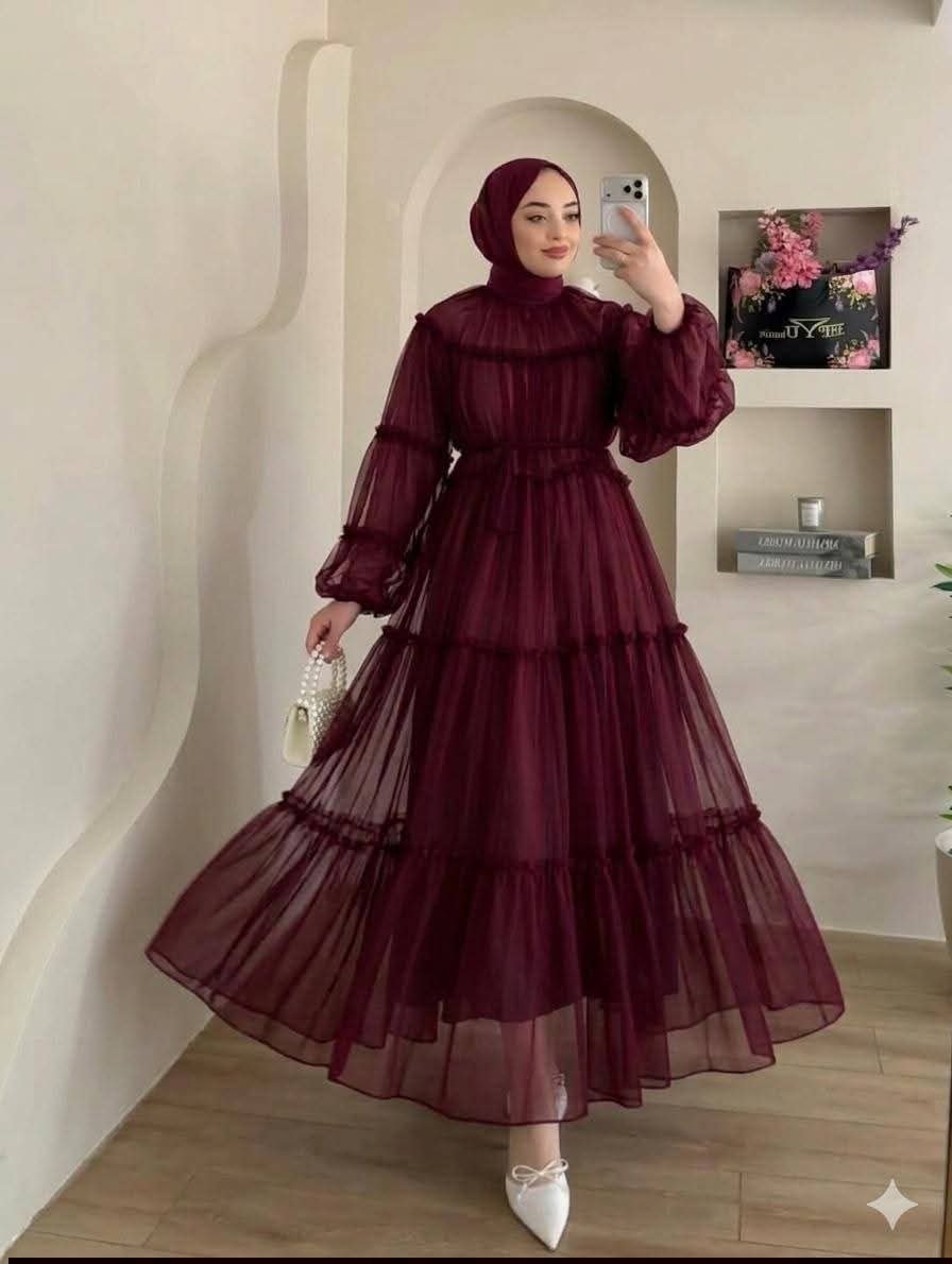 فستان شيفون طويل بكشكشة ناعمة إطلالة ملكية تجمع بين الرقي والأنوثة - الصورة 2